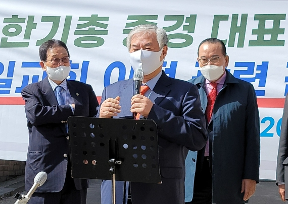 s전광훈 목사 3명 사진.jpg